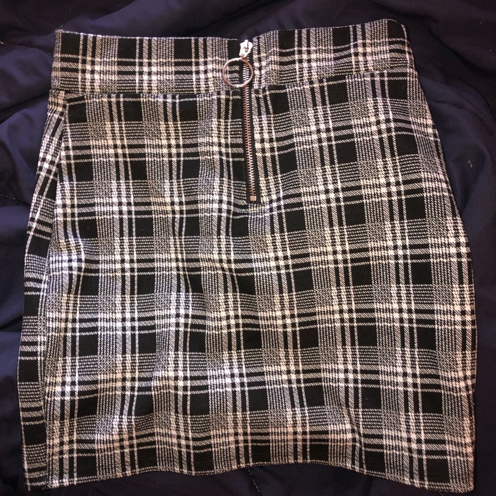 Plaid zip up mini skirt!
